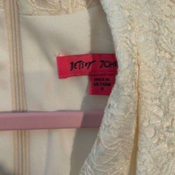 NWT Betsey Johnson Women's Lace Sheath Dress 8 Cream - Picture 5 of 5